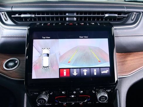 Used 2022 Jeep Grand Cherokee Summit w/ Luxury Tech Group V image 18