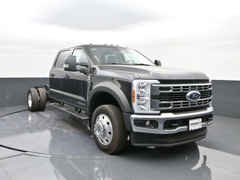 New 2025 Ford F450 XLT w/ XLT Value Package image 21