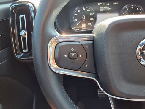 Used 2022 Volvo XC40 T5 R-Design w/ Advanced Package image 12