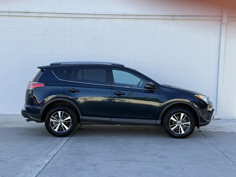 Used 2017 Toyota RAV4 XLE FWD image 4