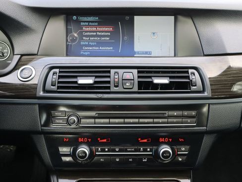 Used 2013 BMW 550i xDrive Sedan image 35