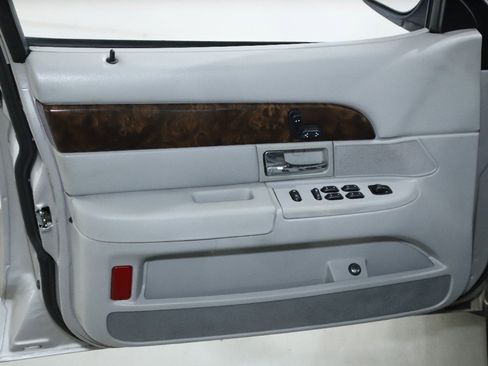 Used 2005 Mercury Grand Marquis LS image 19