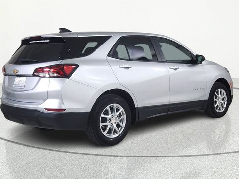 Used 2022 Chevrolet Equinox LS w/ LS Convenience Package image 4