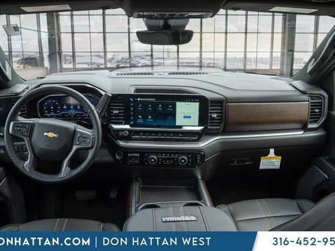 Used 2025 Chevrolet Silverado 2500 High Country w/ High Country Premium Package AWD/4WD image 5