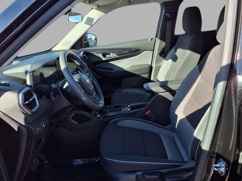 Used 2025 Chevrolet TrailBlazer LT w/ Driver Confidence Package image 21