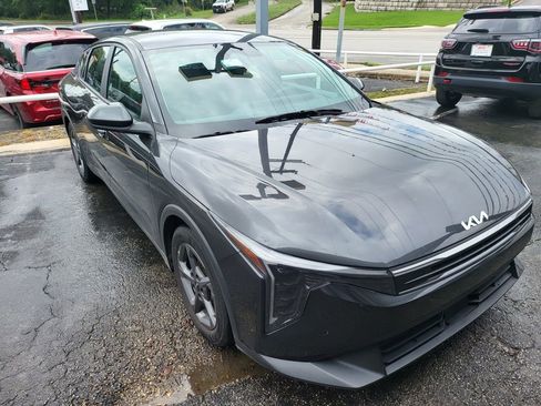Used 2025 Kia K4 LXS FWD image 2