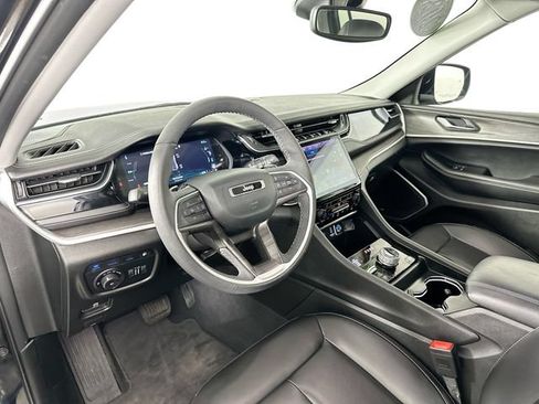 Used 2023 Jeep Grand Cherokee 4WD 4xe image 11