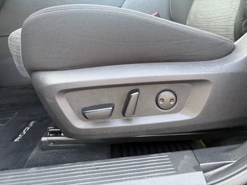 Used 2023 Nissan Rogue SV FWD image 9