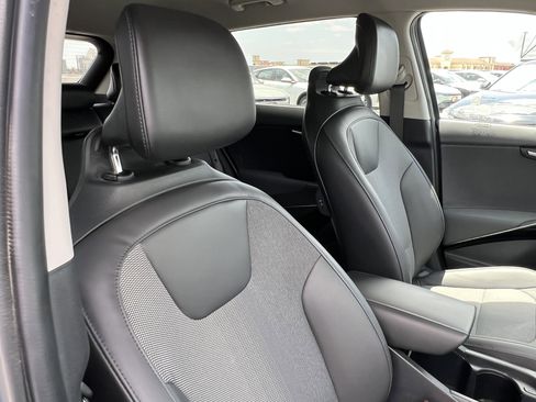 Certified 2023 Kia Niro EX FWD image 16