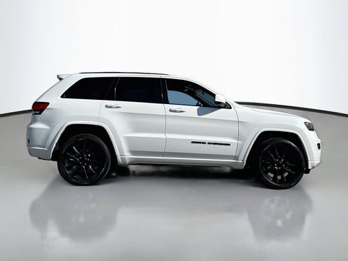 Used 2021 Jeep Grand Cherokee Laredo X AWD/4WD image 8