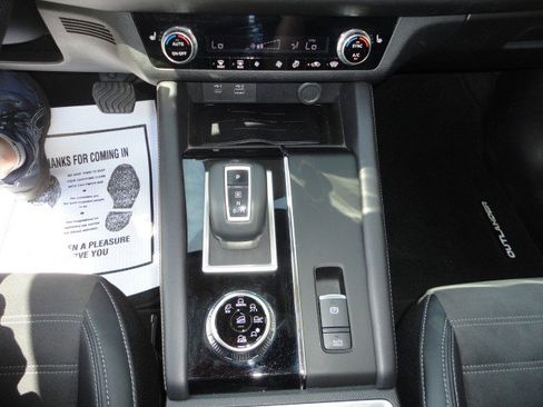 Used 2023 Mitsubishi Outlander SE image 7