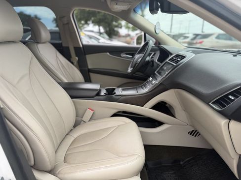 Used 2017 Lincoln MKX Select w/ Select Plus Package FWD image 15