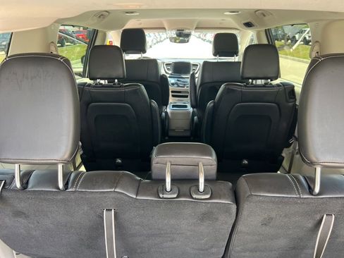 Used 2023 Chrysler Pacifica Touring-L FWD image 33