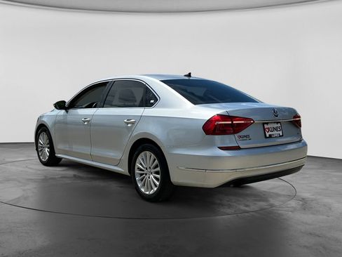 Used 2016 Volkswagen Passat 1.8T SE FWD image 5