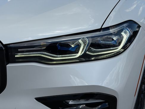 Used 2021 BMW X7 M50i w/ Dynamic Handling Package AWD/4WD image 9