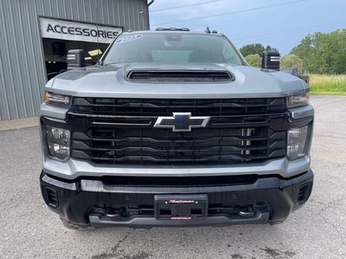 Used 2025 Chevrolet Silverado 2500 Custom w/ Custom Value Package AWD/4WD image 2