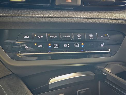 Used 2023 Buick Envision Essence AWD/4WD image 26