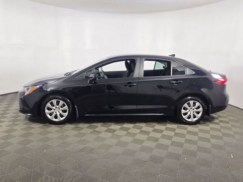 Used 2025 Toyota Corolla LE FWD image 5