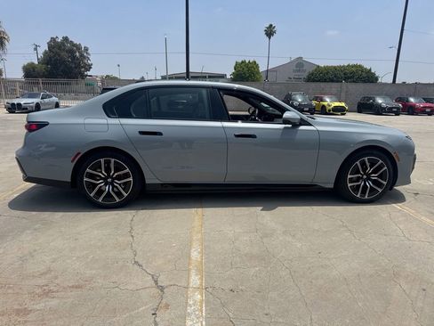 Used 2025 BMW i7 xDrive60 AWD/4WD image 8