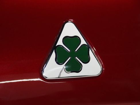 Used 2018 Alfa Romeo Giulia Quadrifoglio w/ Driver Assist Dynamic Package image 27