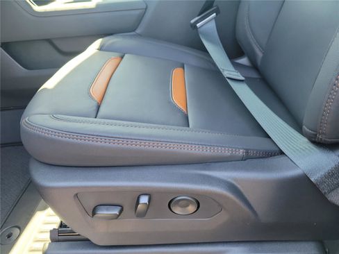 New 2026 GMC Sierra 2500 AT4 w/ AT4 Premium Plus Package image 18