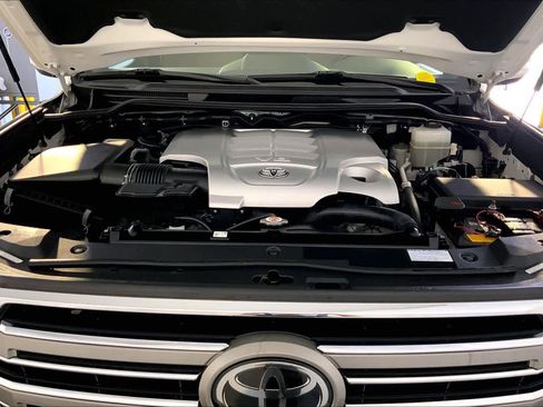 Used 2019 Toyota Land Cruiser AWD/4WD image 30