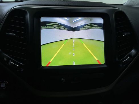 Used 2018 Jeep Cherokee Limited image 23