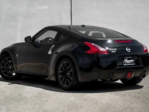 Used 2015 Nissan 370Z Touring RWD image 10