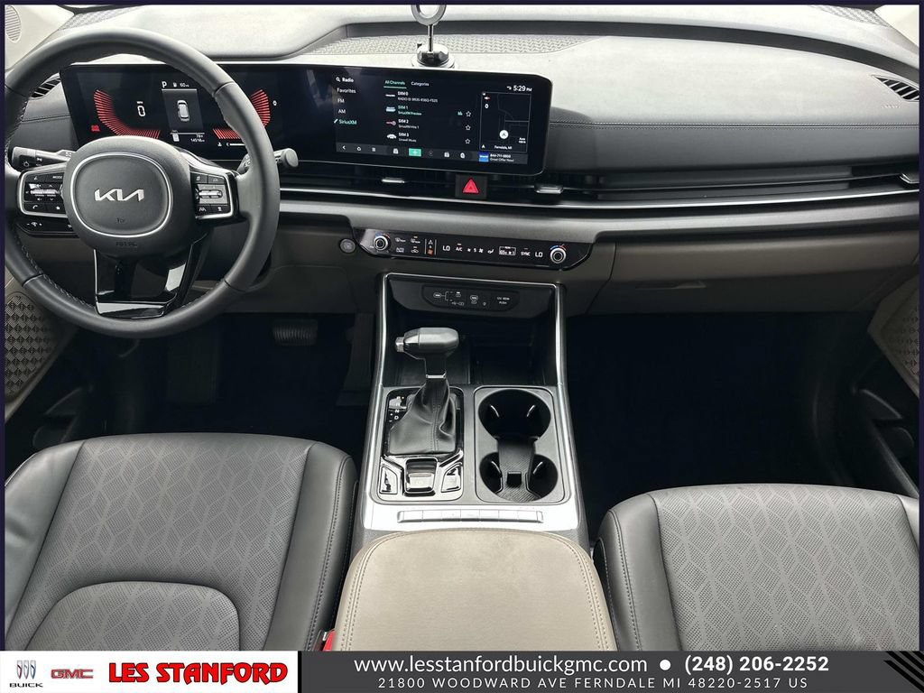 Used 2025 Kia Carnival EX FWD image 14