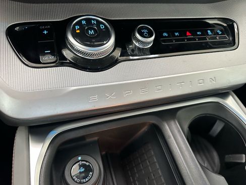 Certified 2025 Ford Expedition Active AWD/4WD image 36
