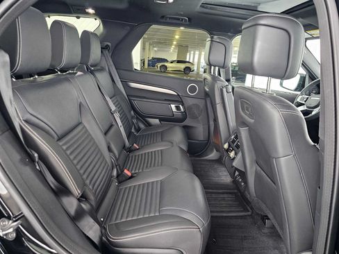 Used 2025 Land Rover Discovery Dynamic SE AWD/4WD image 12