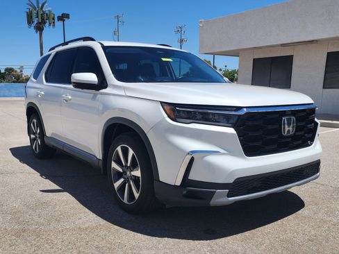 Used 2023 Honda Pilot Elite image 3