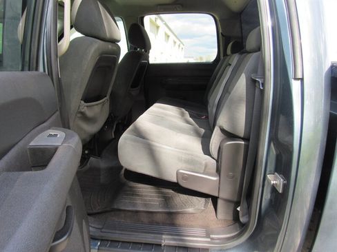 Used 2007 Chevrolet Silverado 2500 LT w/ 1LT Convenience Package AWD/4WD image 9