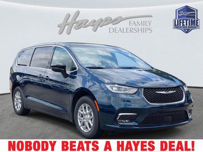 New 2025 Chrysler Pacifica Select