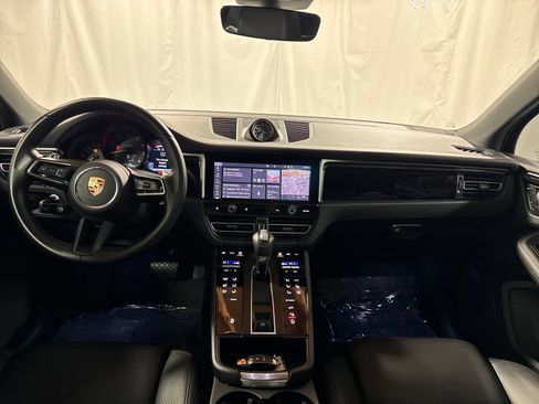 Used 2024 Porsche Macan AWD/4WD image 4