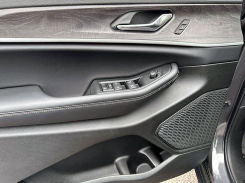 New 2025 Jeep Grand Cherokee Limited image 8