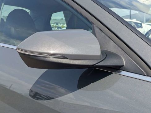 Used 2025 Hyundai Elantra Limited image 10