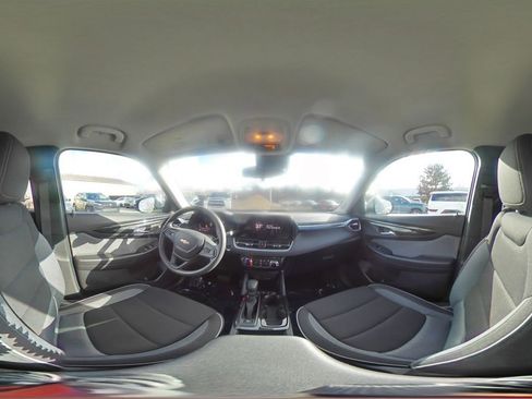Used 2025 Chevrolet TrailBlazer LT w/ Driver Confidence Package image 40