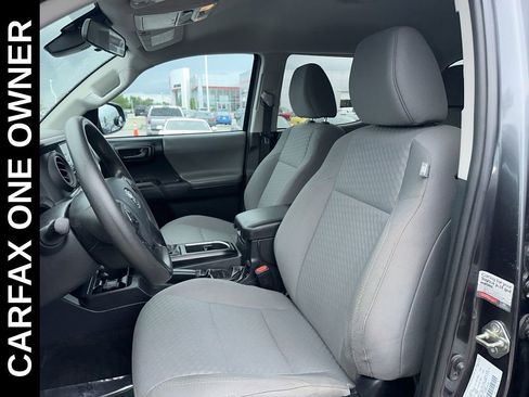 Used 2020 Toyota Tacoma SR AWD/4WD image 15