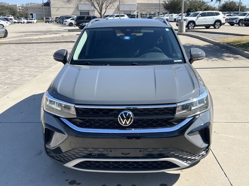 Certified 2023 Volkswagen Taos SE image 3