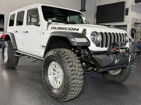 Used 2025 Jeep Wrangler Unlimited Rubicon image 2