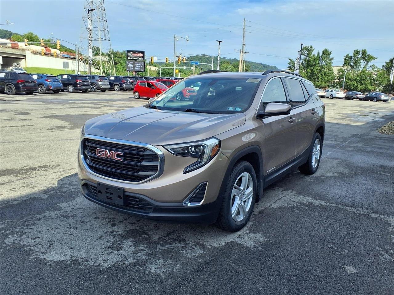 Used 2018 GMC Terrain SLE w/ Driver Convenience Package AWD/4WD image 4
