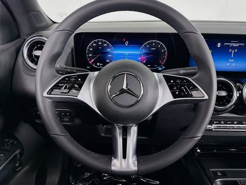 New 2026 Mercedes-Benz GLB 250 image 17