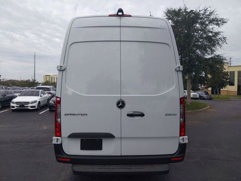 Used 2022 Mercedes-Benz Sprinter 2500 image 3