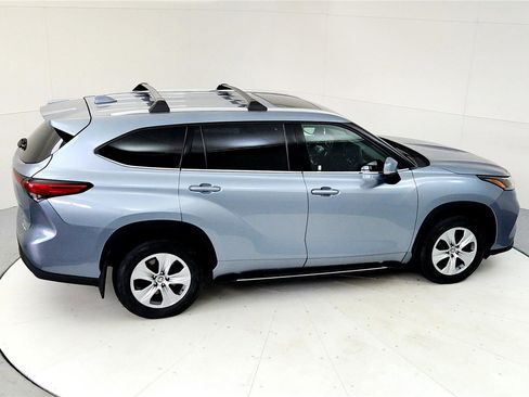 Certified 2021 Toyota Highlander XLE image 18