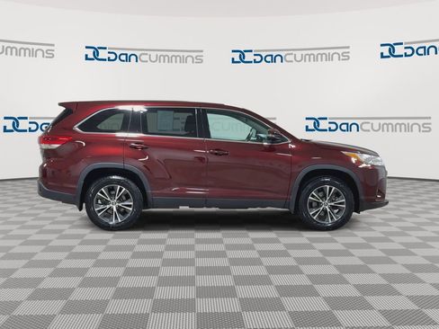 Used 2019 Toyota Highlander LE image 9