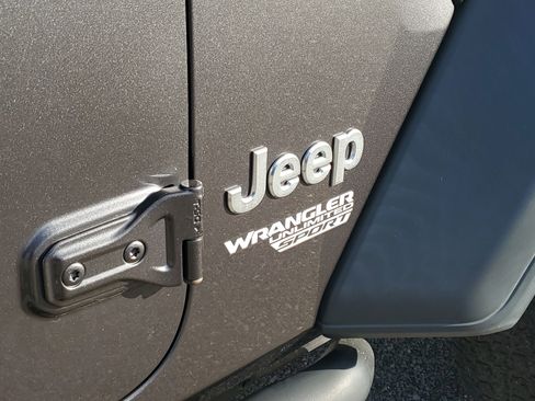 Used 2018 Jeep Wrangler Unlimited Sport S image 12