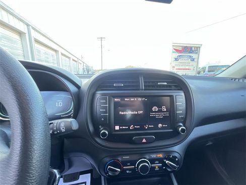 Used 2024 Kia Soul LX w/ Option Group 015 image 16