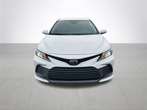 Used 2022 Toyota Camry LE image 3