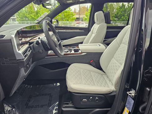 New 2026 Cadillac Escalade Platinum Sport AWD/4WD image 23